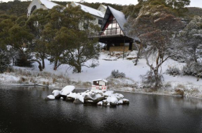 Moonbah Ski Lodge, Thredbo Village